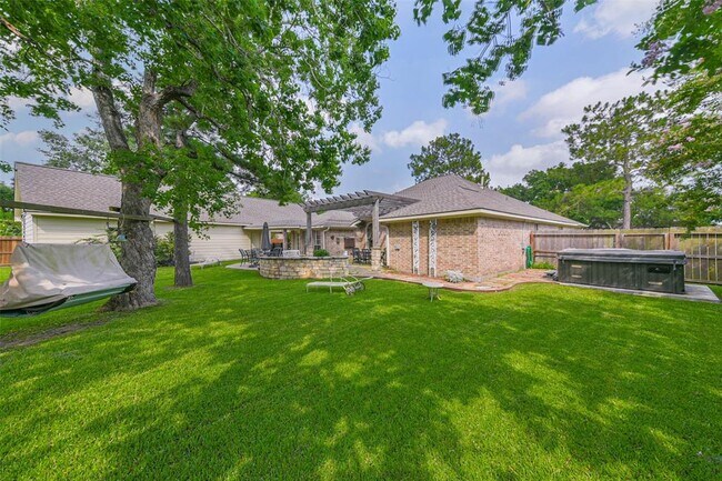 Building Photo - 501 Pine Bluff Dr