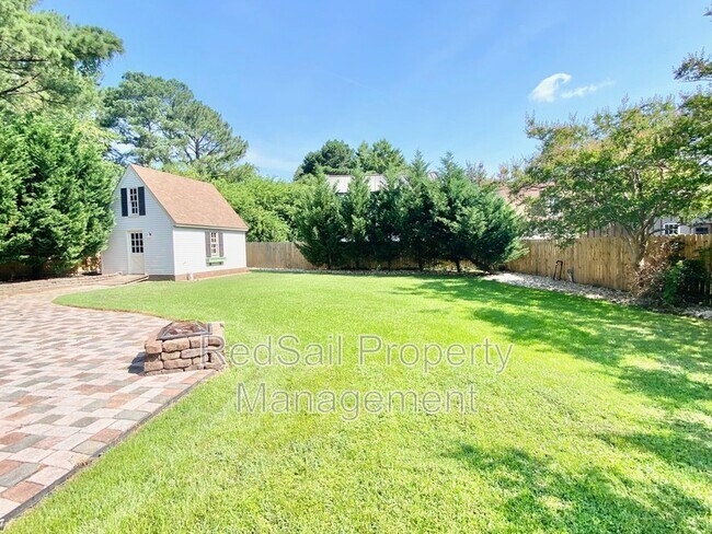 Building Photo - 3928 Oak Dr E