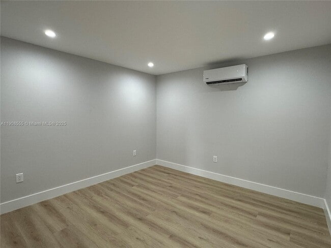 Building Photo - 161 Bentley Dr