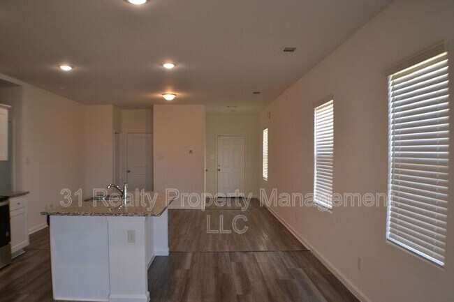 Building Photo - 6417 Bishop Dr
