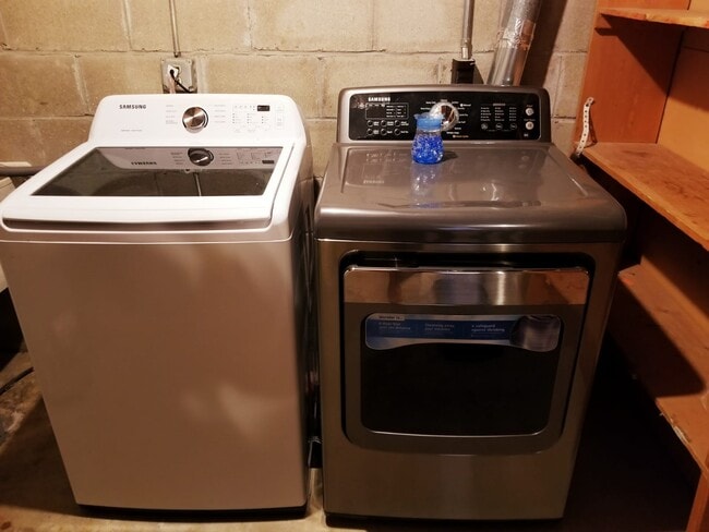 Building Photo - 7361 France Ave N