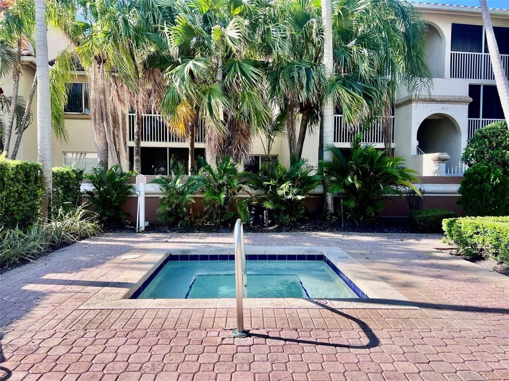 Building Photo - 17101 Glenmoor Dr