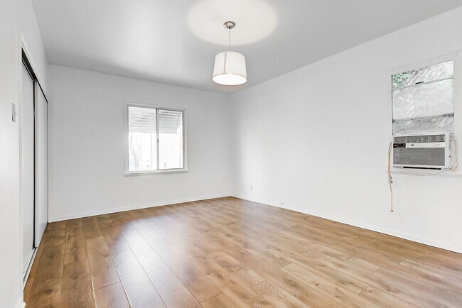 Building Photo - 288 S Coronado St