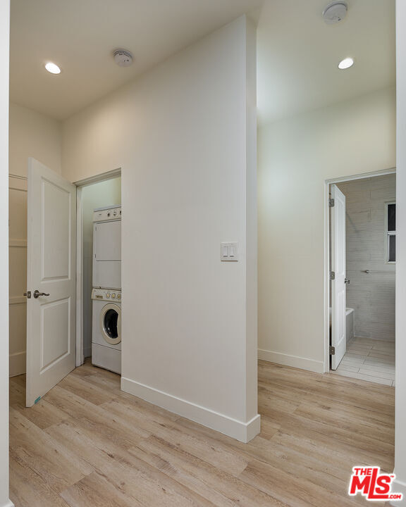 Building Photo - 7223 Willoughby Ave