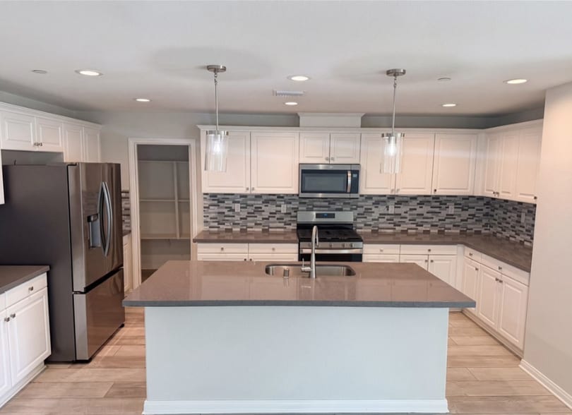 Building Photo - 26666 Dash Dr