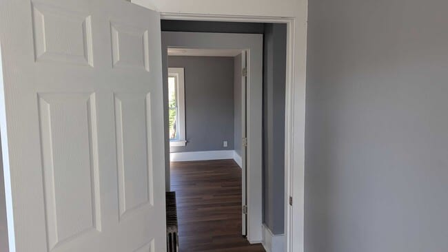 Building Photo - 305 Plummer St