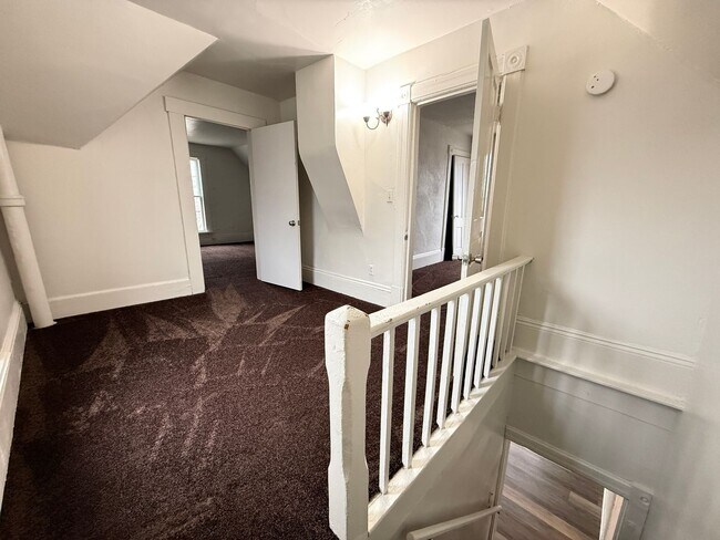 Building Photo - Spacious 3-Bedroom Single-Family Home-Near Hospital- Jackson, MI