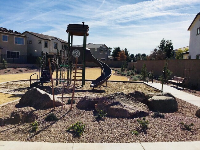 Building Photo - 715 N Sparrow Dr