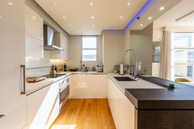 Building Photo - 1800 Washington St