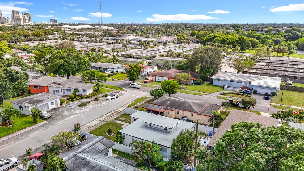 Building Photo - 401 NW 16th Ave