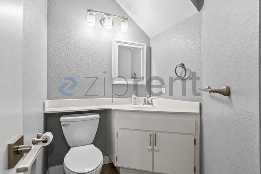 Building Photo - Unit