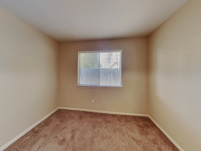 Building Photo - 18203 Gravenhurst Ln