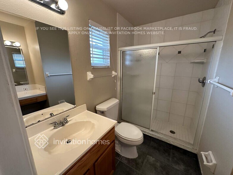 Building Photo - 1270 Navarre Dr