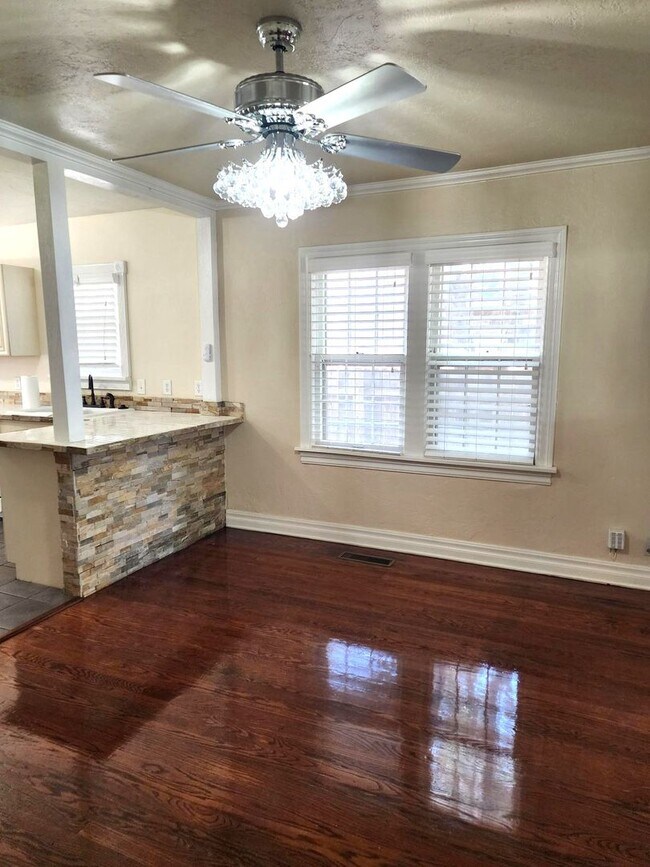 Building Photo - AMAZING 3 BED, 2 BATH Plus Study MILLERS ADDITION NW OKC