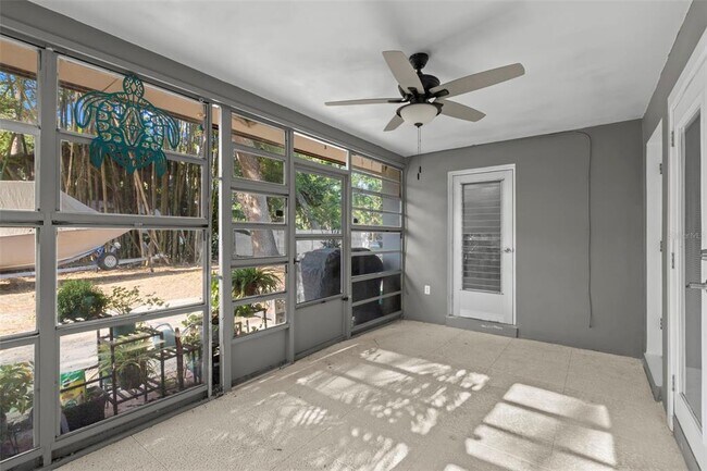 Building Photo - 320 Lake Maggiore Blvd S