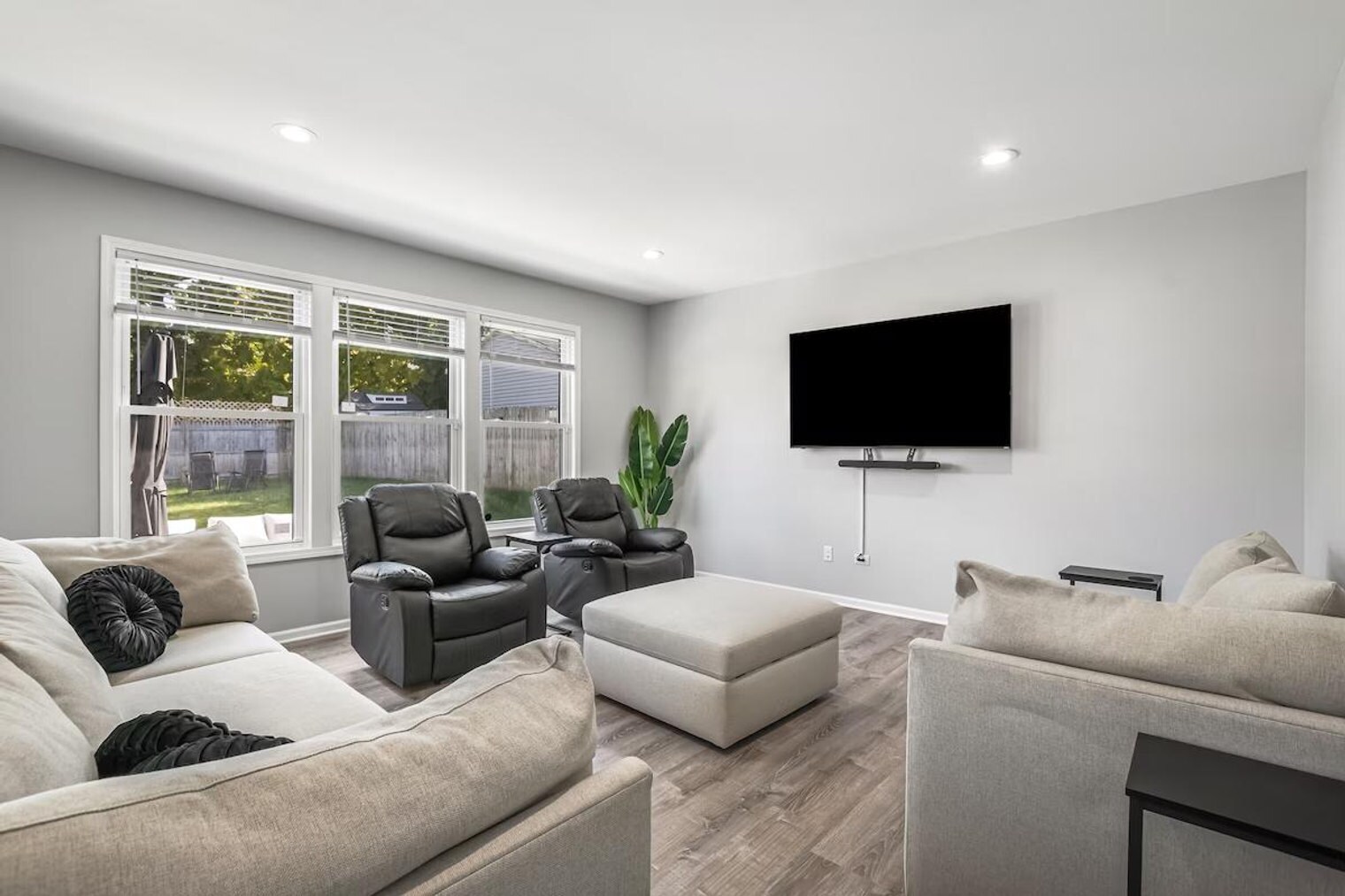 Building Photo - 705 N Garfield St