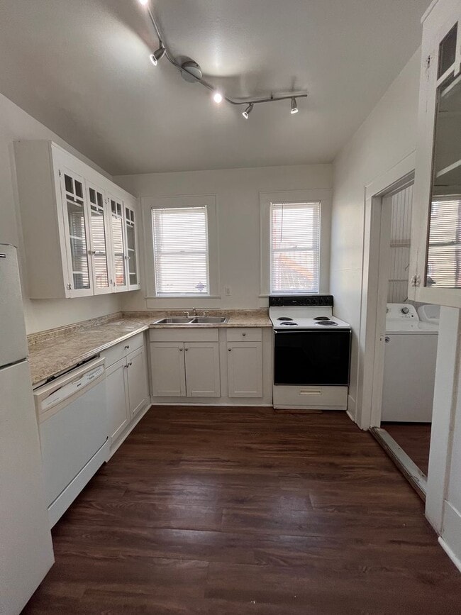 Building Photo - 3bed/1bath Duplex on West Campus