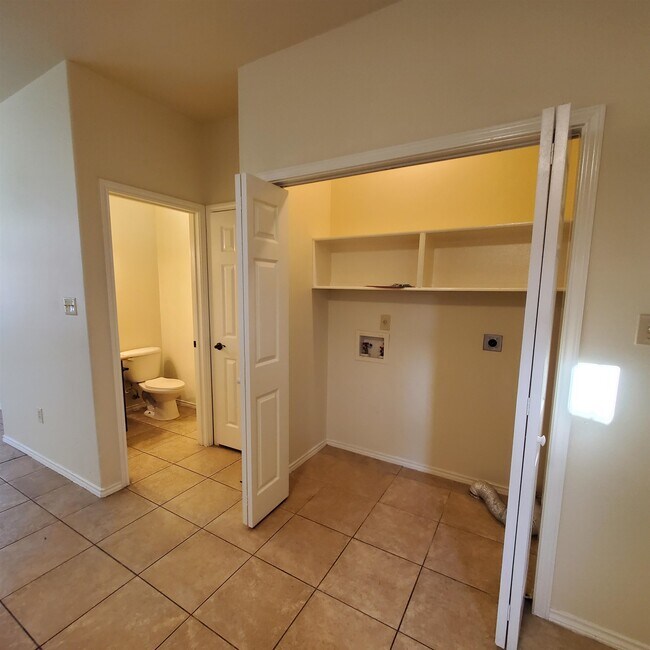 Building Photo - 1007 Emerald Valley Dr