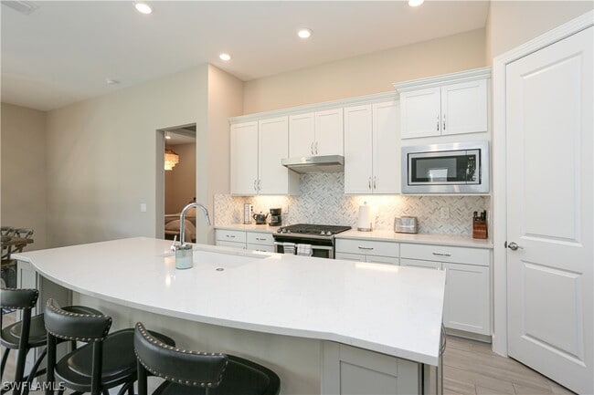 Building Photo - 9716 Everglades Dr