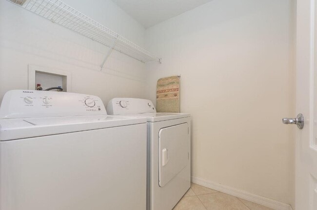Building Photo - 5080 Fairways Cir