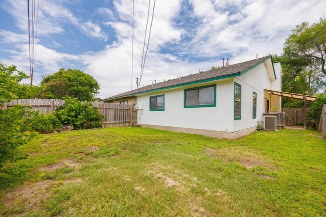 Building Photo - 16015 Stoneham Cir