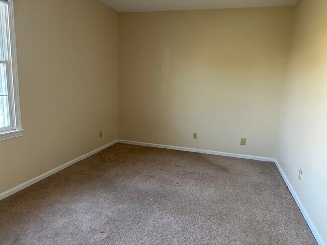 Building Photo - 165 Landings Dr