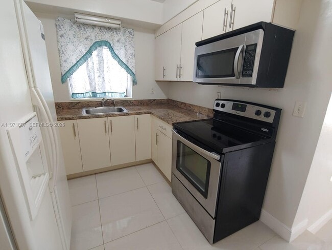 Building Photo - 1465 NE 149th St