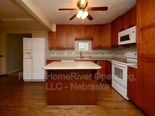 Building Photo - 2121 S 163rd Cir