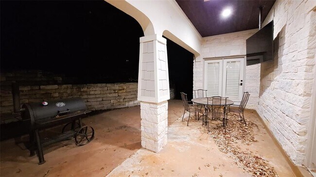 Building Photo - 130 Squires Dr