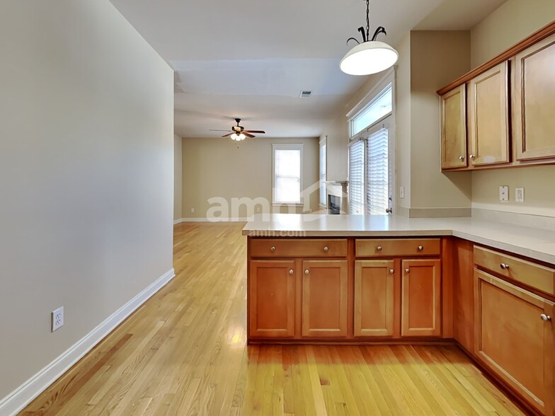 Building Photo - 408 Hydrangea St