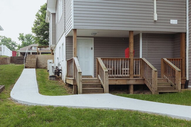 Building Photo - 308 Lamont St