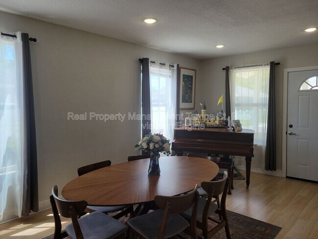 Building Photo - 1711 E New Orleans Ave