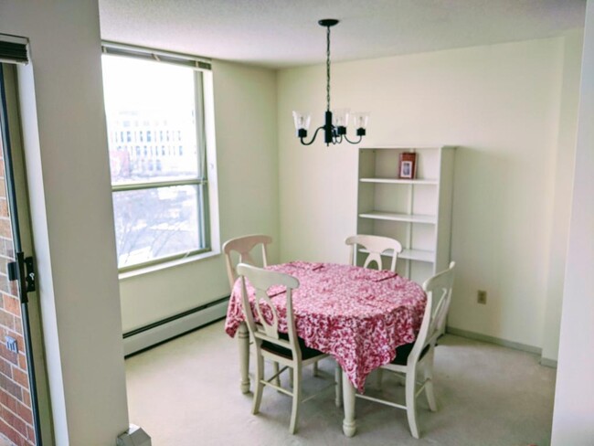 Informal dining room - 1425 W 28th St