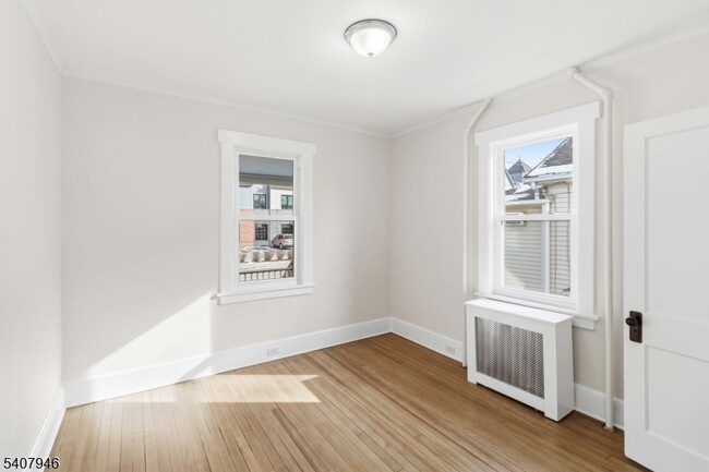 Building Photo - 10 Zazzetti St