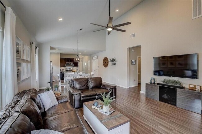 Building Photo - 4316 Rockbrook Farms Ln