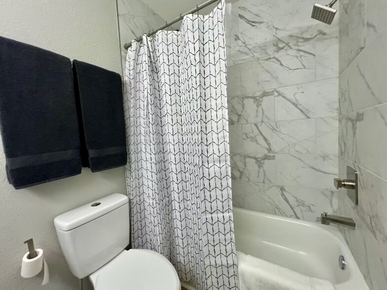 Building Photo - 406 NW D St