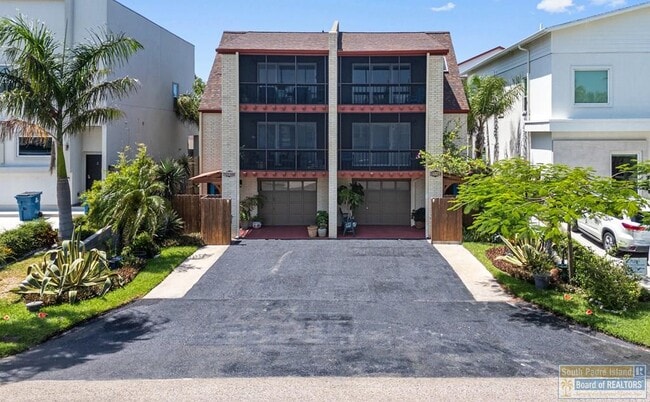 Building Photo - 114 E Dolphin St