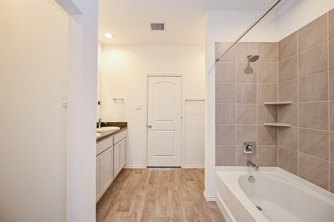 Building Photo - 5411 Auburn Gardens Ct