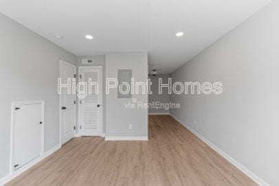 Building Photo - 400 Gallery Ln