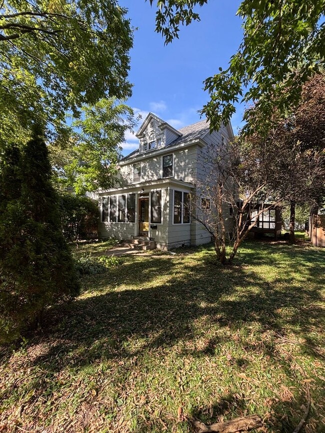 Building Photo - Single Family Home in Bryn Mawr/Harrison - Updated Kitchen + Dishwasher!