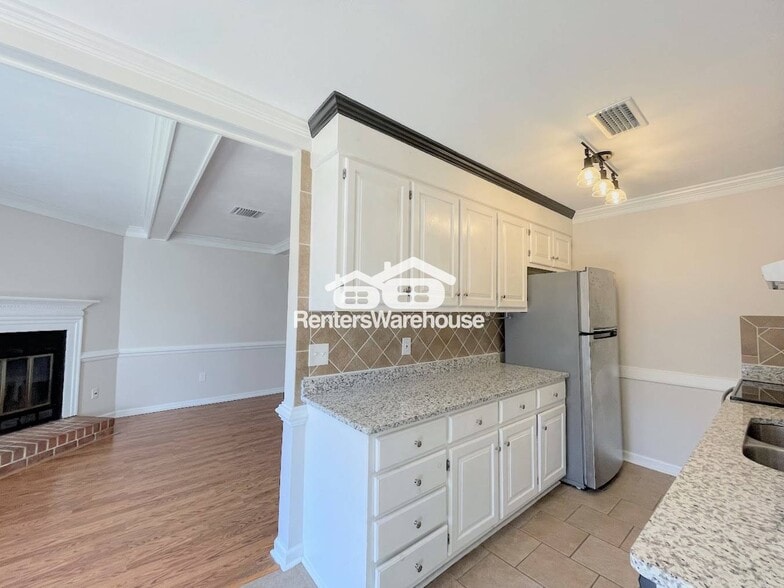 Building Photo - 447 San Roman Dr