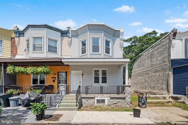 Building Photo - 56 N Yewdall St