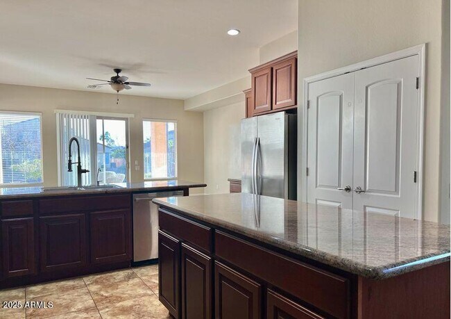 Building Photo - 637 E Indian Wells Pl