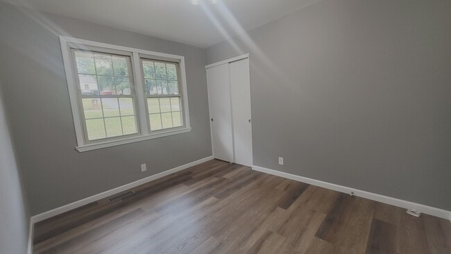 Building Photo - 910 Rexdale Dr