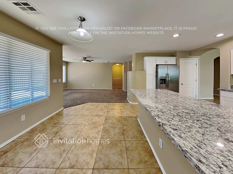 Building Photo - 5418 W Pleasant Ln