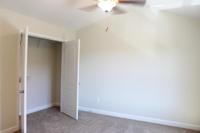 Building Photo - 113 Cedar Point Ln