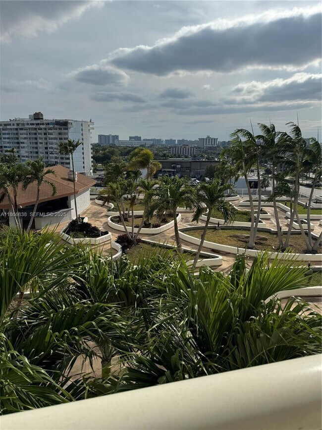 Building Photo - 13499 Biscayne Blvd