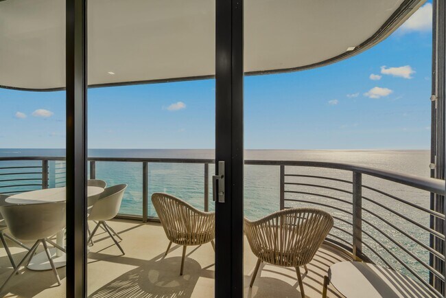 Building Photo - 250 S Ocean Blvd