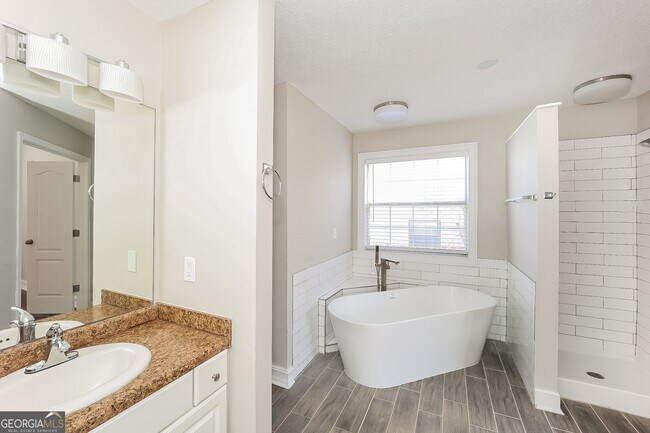 Building Photo - 125 Gleneagles Way