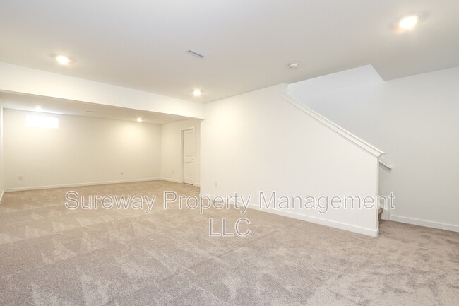 Building Photo - 6 Barnes Wy
